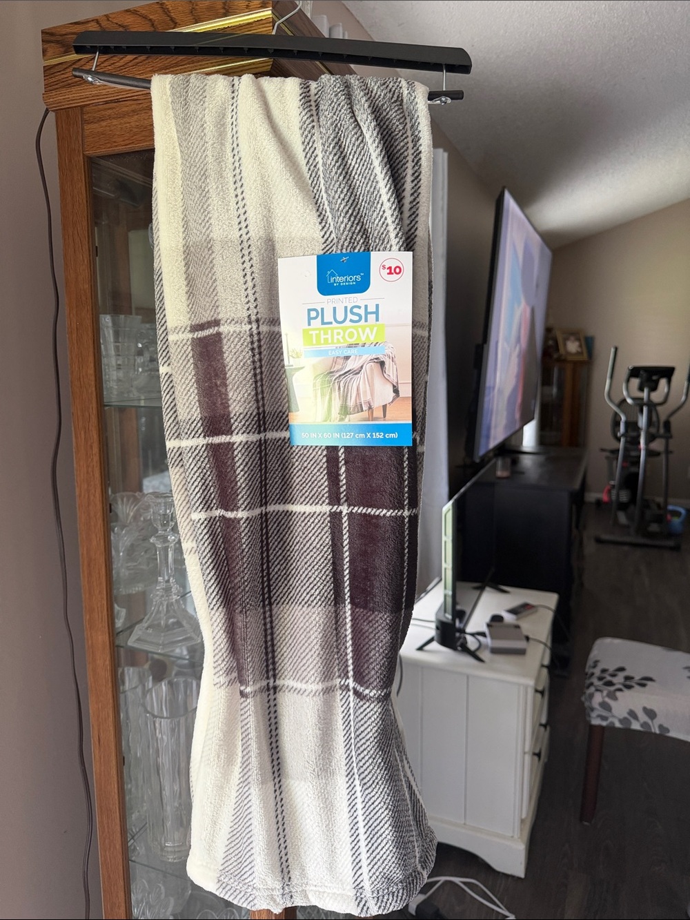 Plaid Accent plush blanket Black , white and grey